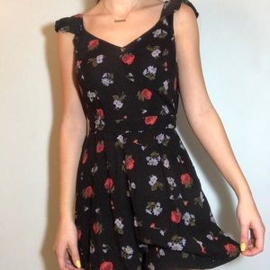 ❤️ AMERICAN EAGLE FLORAL ROMPER BLACK AND RED